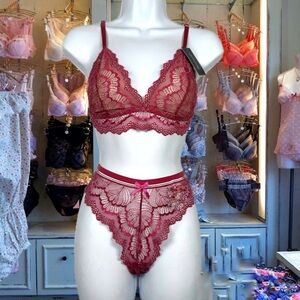 Caroline Lace Bralette and Boyshort Set NWT